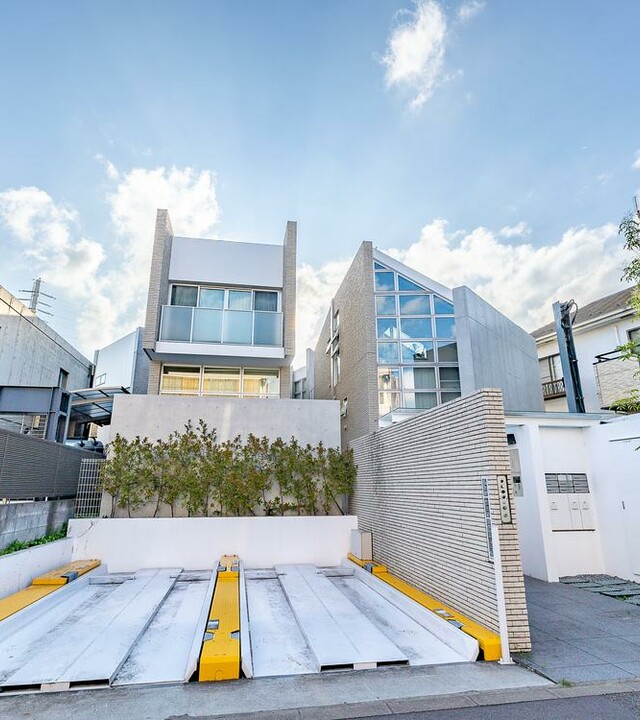 consociaの外観写真 - 世田谷区成城2丁目15番20号