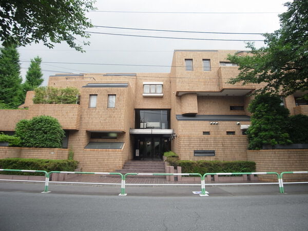 グランドメゾン成城の外観写真 - 世田谷区成城6丁目14番11号