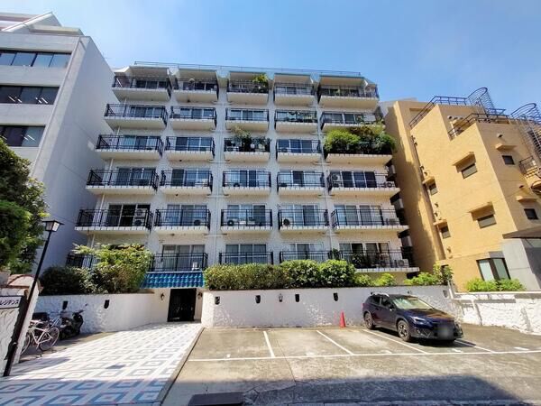 秀和新坂町レジデンスの外観写真 - 東京都心の高級マンション