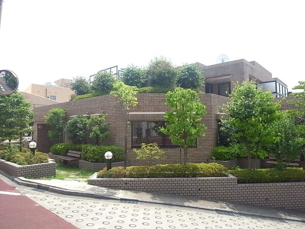 藤和世田谷岡本ホームズの外観写真 - 東京都心の高級マンション