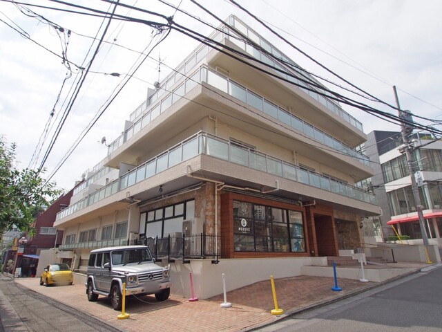 神宮ハイツの外観写真 - 渋谷区神宮前6丁目33番14号