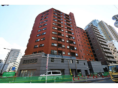 サニークレスト三田の外観写真 - 港区三田2丁目7番9号