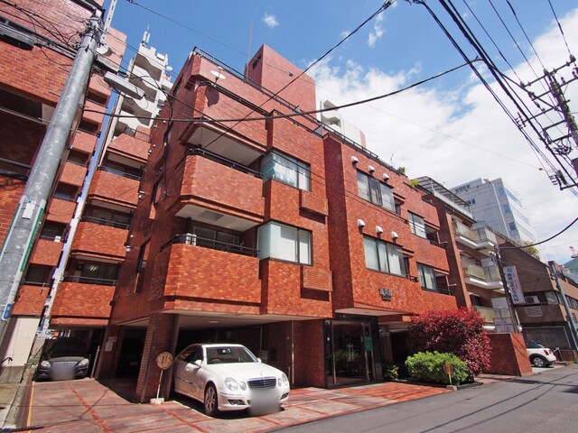 南青山マンションのエントランス・共用部