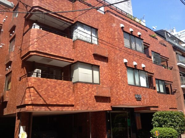 南青山マンションの外観写真 - 港区南青山6丁目12番12号