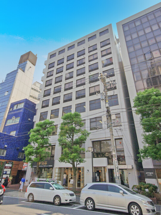 青山ハイツの外観写真 - 港区南青山5丁目10番5号