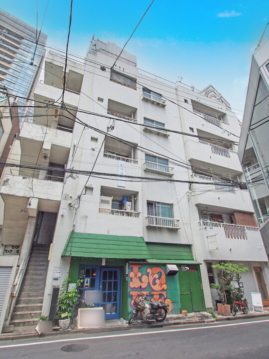 メゾン六本木の外観写真 - 港区六本木4丁目4番4号