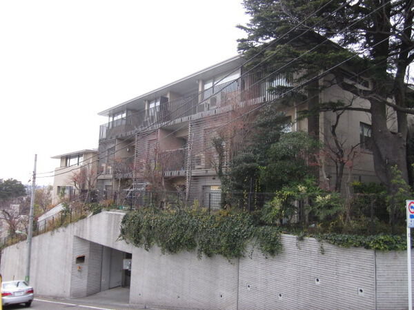 アーバンビュー岡本の外観写真 - 世田谷区岡本3丁目27番13号