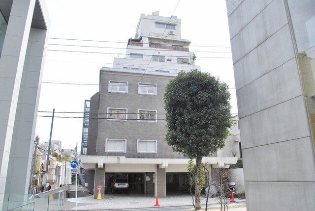 シャトー青山第1の外観写真 - 港区南青山5丁目4番51号