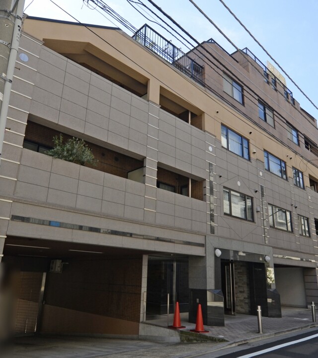 トゥールロワイヤル神宮前のエントランス・共用部