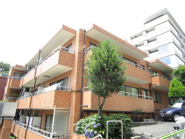 ライオンズマンション麻布狸穴の外観写真 - 港区麻布狸穴町41番1号