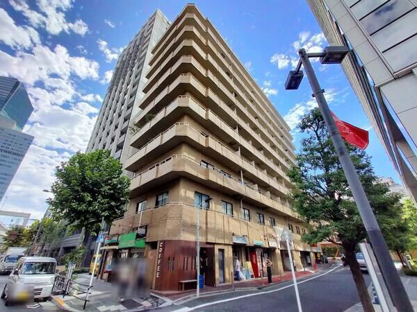 イトーピア六本木の外観写真 - 港区六本木2丁目2番2号