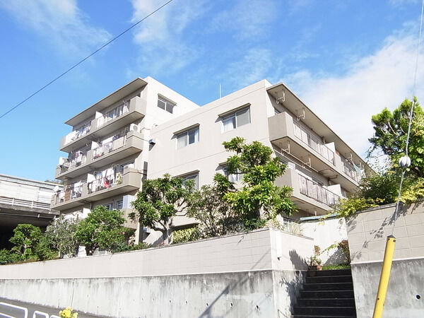 岡本サンハイツのエントランス・共用部