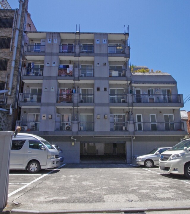 麻布狸穴ナショナルコートの写真 3枚目