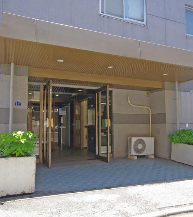 麻布狸穴ナショナルコートの写真 4枚目