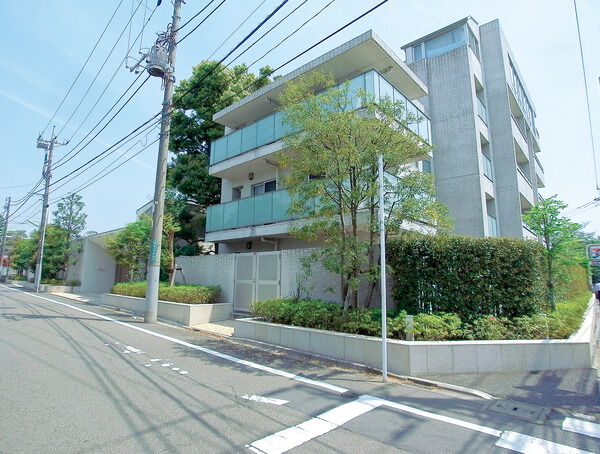 プラウド成城樟景台の外観写真 - 世田谷区成城1丁目24番12号