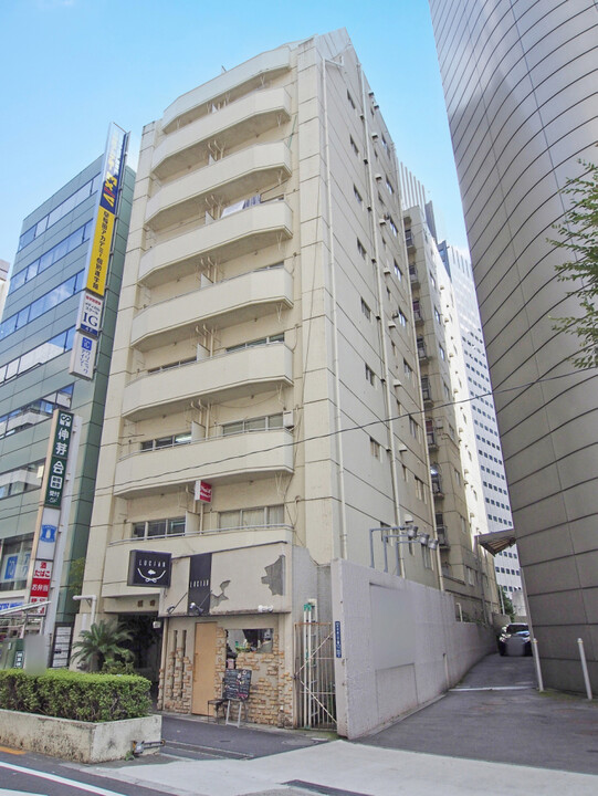 羽田ビルの外観写真 - 渋谷区代々木2丁目5番1号