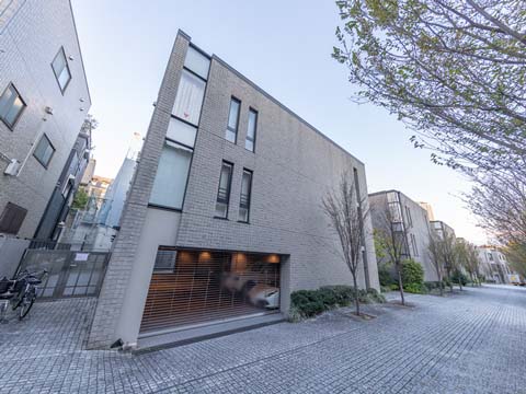 マジェス元麻布ガーデンズD棟のエントランス・共用部