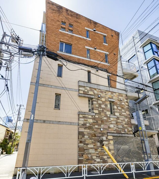 プラトー神宮前の外観写真 - 渋谷区神宮前2丁目22番2号