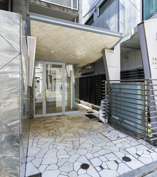 プラトー神宮前のエントランス・共用部