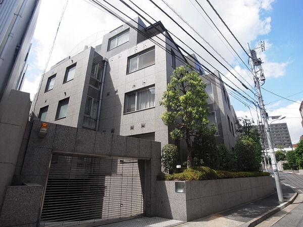 西麻布グランドヒルズの外観写真 - 港区西麻布4丁目18番4号