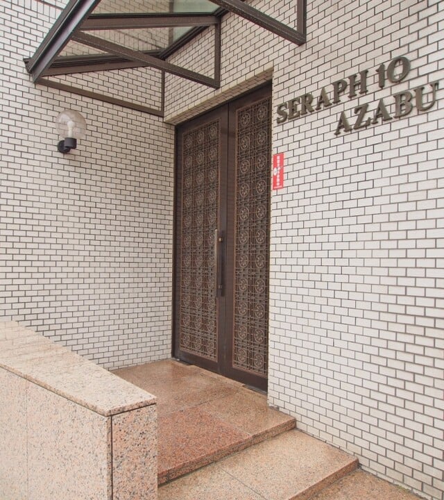 セラフ・テン・アザブの写真 4枚目