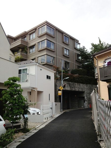 ハイコート南青山の外観写真 - 港区南青山4丁目15番16号