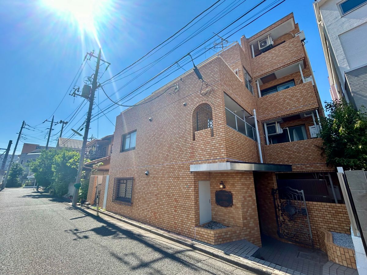 メゾン・ド・シュミネの外観写真 - 世田谷区奥沢2丁目8番5号