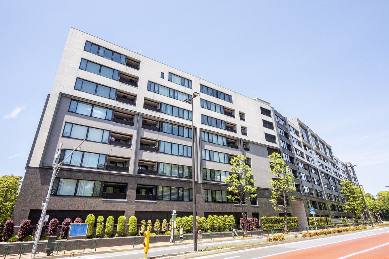 南青山マスターズハウスの外観写真 - 港区南青山4丁目2番12号