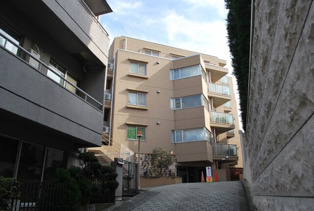 ビューネ南青山ヒルズの外観写真 - 港区南青山4丁目9番27号