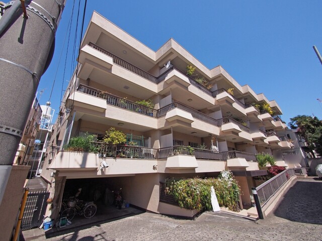 ルミエール青山の外観写真 - 渋谷区神宮前3丁目33番4号