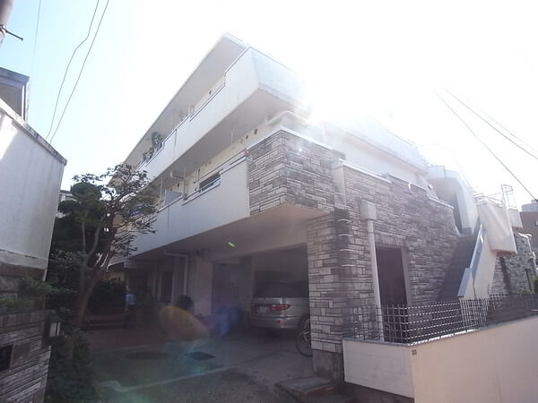 ニチメン本郷ハイツの外観写真 - 文京区本郷5丁目32番2号