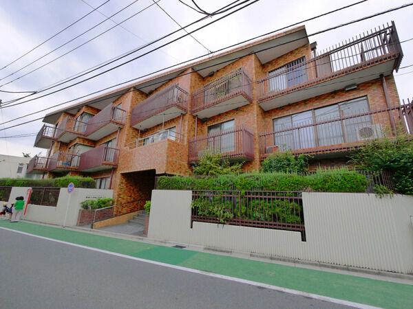 秀和小日向レジデンス 外観(2025年撮影)