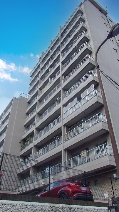 ニューキャッスル麻布の外観写真 - 港区六本木5丁目13番3号