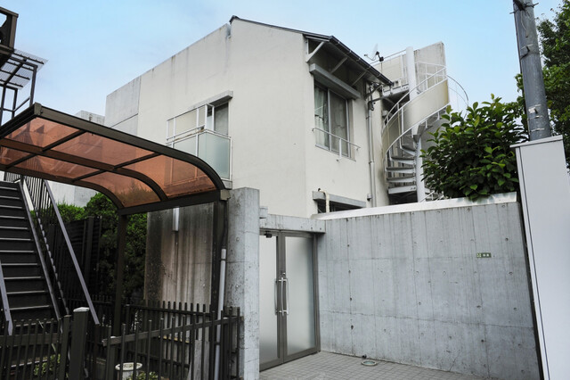 セボン成城学園の外観写真 - 世田谷区成城5丁目8番9号