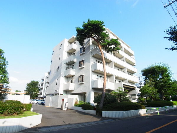 成城ガーデンホームズの外観写真 - 世田谷区成城9丁目30番7号