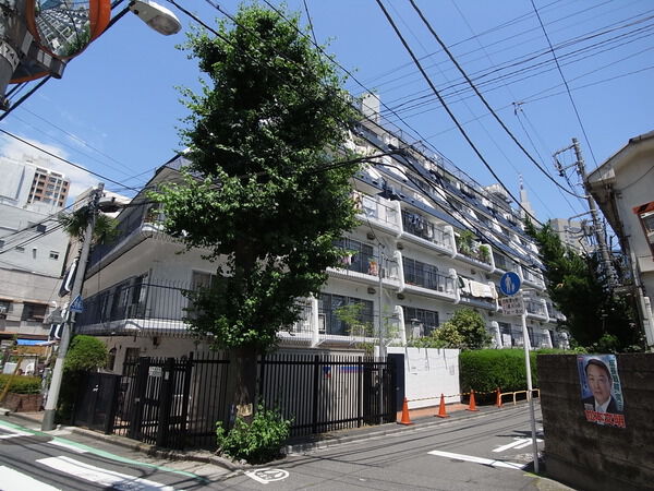 秀和代々木レジデンス 外観(2025年撮影)