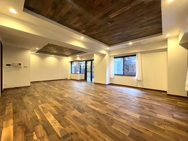 神宮前ハウスのエントランス・共用部