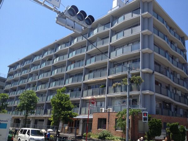 南青ハイツの外観写真 - 港区南青山6丁目1番32号