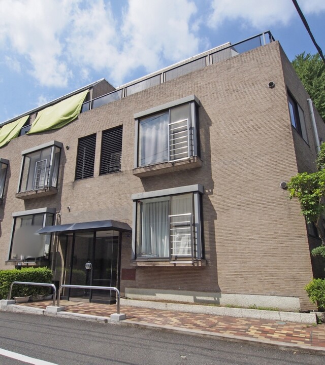 南麻布ロイヤルハイツの写真 3枚目