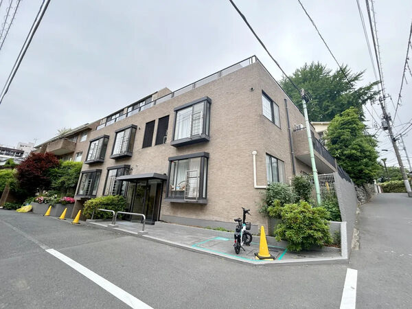 南麻布ロイヤルハイツの外観写真 - 東京都心の高級マンション