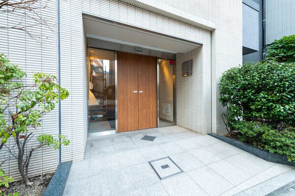 レフィール日本橋本町の外観写真 - 中央区日本橋本町4丁目14番8号