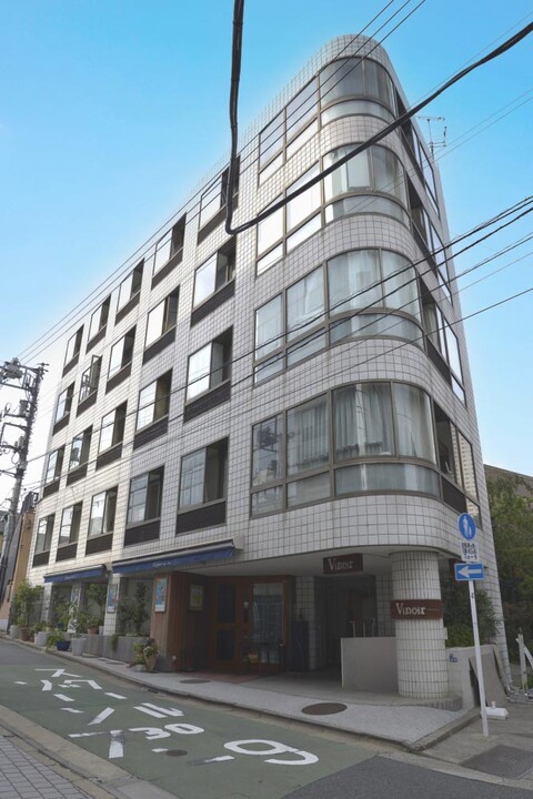 グランドメゾン乃木坂の外観写真 - 港区南青山1丁目15番19号