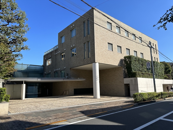 クロイスターズ広尾の外観写真 - 渋谷区広尾2丁目18番18号