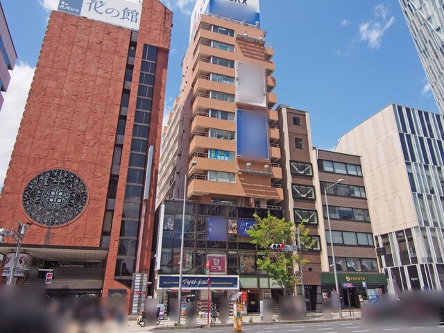 カプリース青山の外観写真 - 港区北青山3丁目12番7号