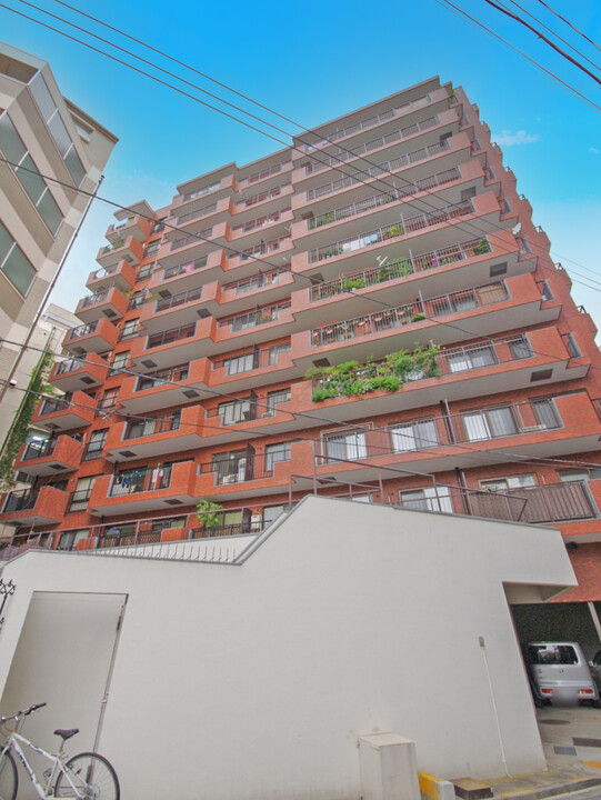 南青山ロイアルハイツの外観写真 - 港区南青山7丁目8番8号