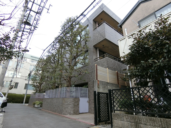 綱町フラットのエントランス・共用部