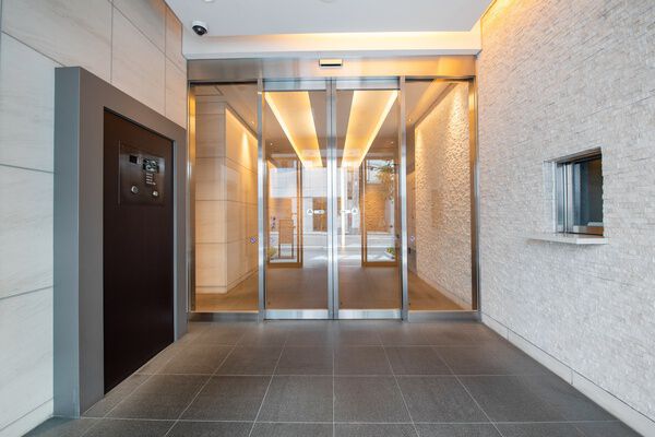 プレサンスロジェ八丁堀のエントランス・共用部