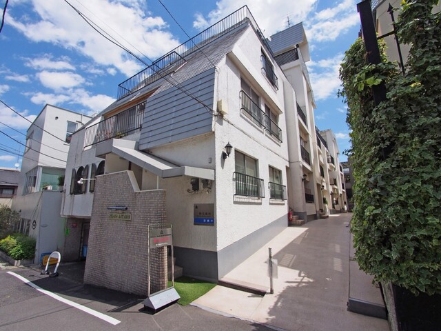 ピロティ青山の外観写真 - 港区南青山3丁目14番24号