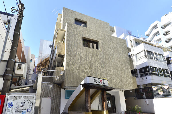 ハイトリオ南青山の外観写真 - 港区南青山5丁目6番4号