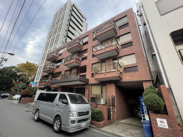 ローレル永田町の外観写真 - 千代田区永田町2丁目17番5号